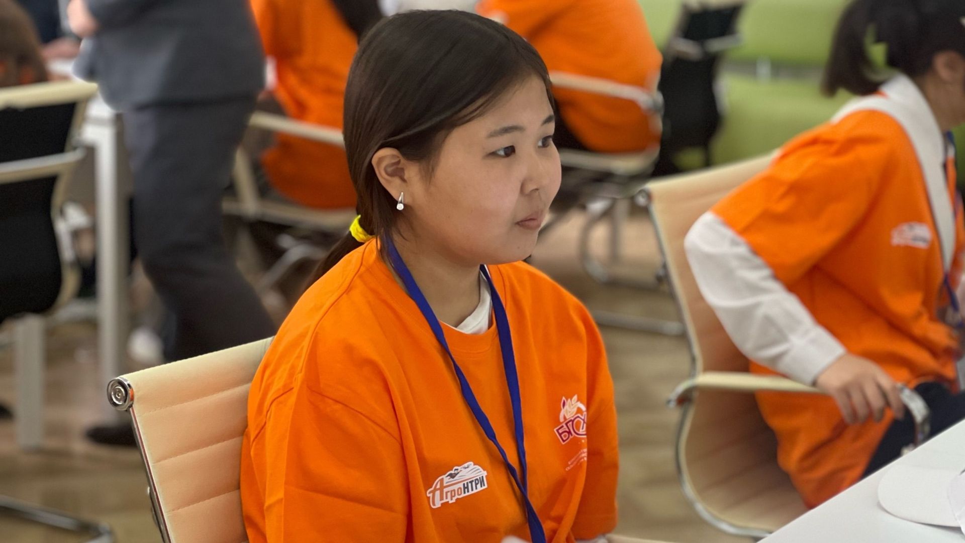 Школьникам