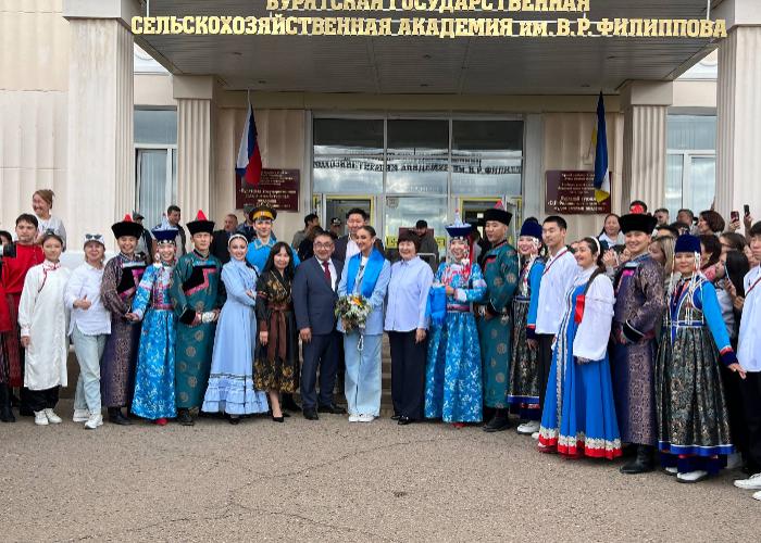 Знаменитая телезвезда Ольга Бузова в гостях у Бурятской ГСХА