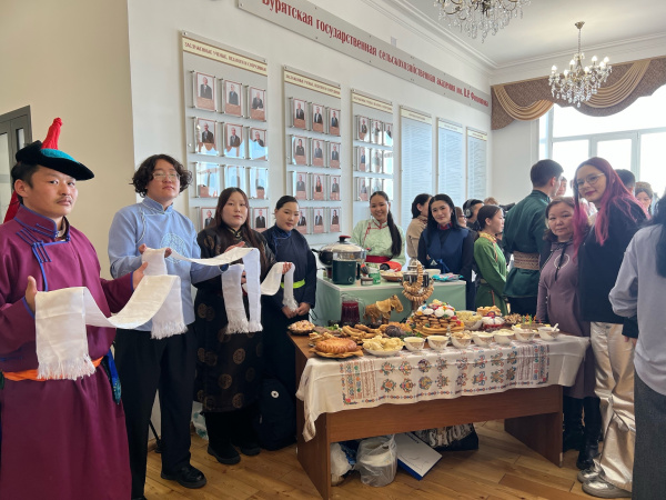 В Бурятской ГСХА прошел праздничный концерт и фестиваль культур «Дружба народов — сила России»