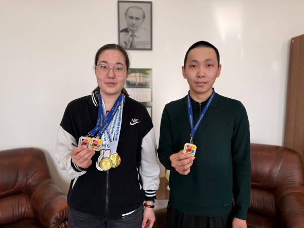 Ректор Бурятской ГСХА поздравил студентов-лучников с наградами чемпионата и первенства Европы