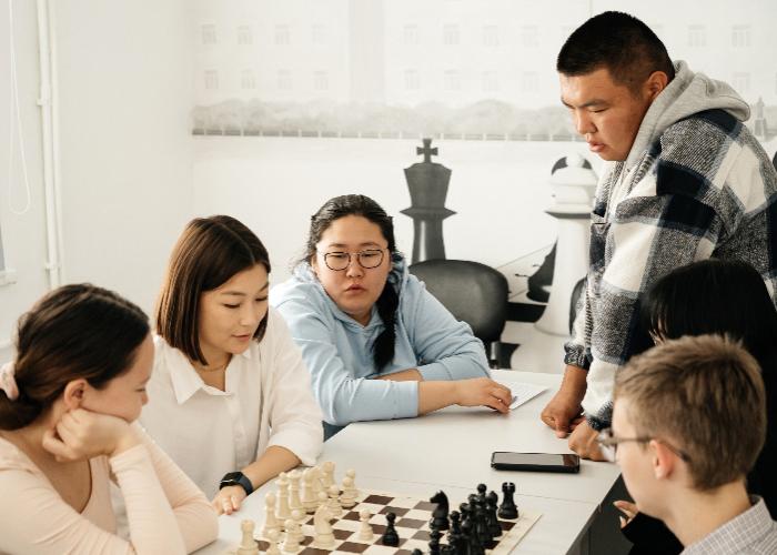 В шахматном клубе «Твой ход» БГСХА прошло ознакомительное занятие по игре в шахматы
