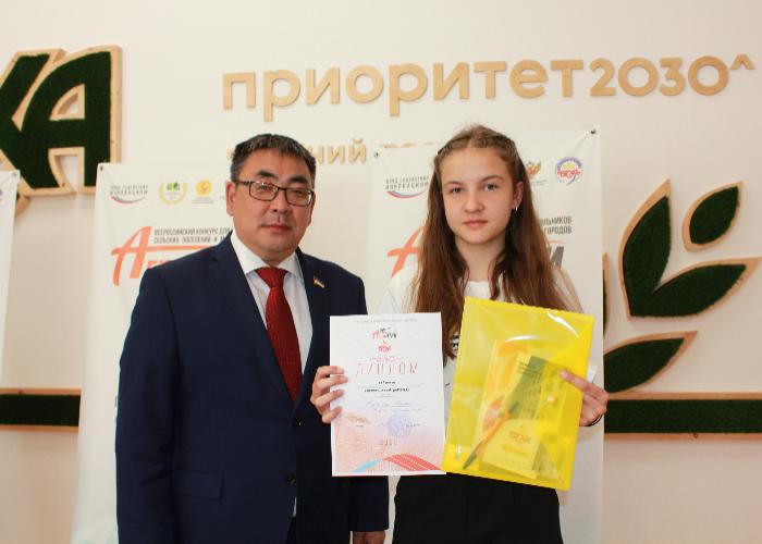 Девять школьников Бурятии представят республику в финале «АгроНТРИ-2023» в Новосибирске